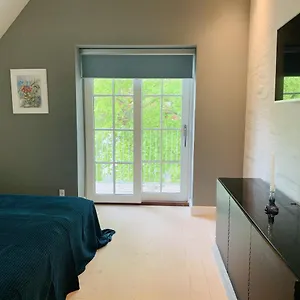 Aday - Modern Living - Balcony Bed & Breakfast